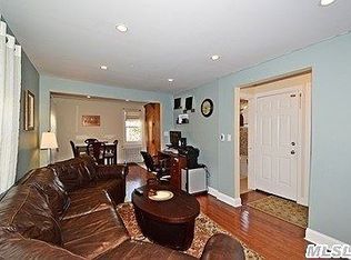 5908 S Winwood Dr, Johnston, IA 50131