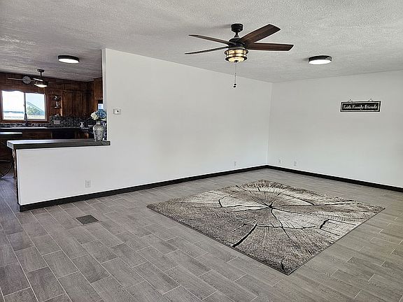 4th image of 515 E Ayres St