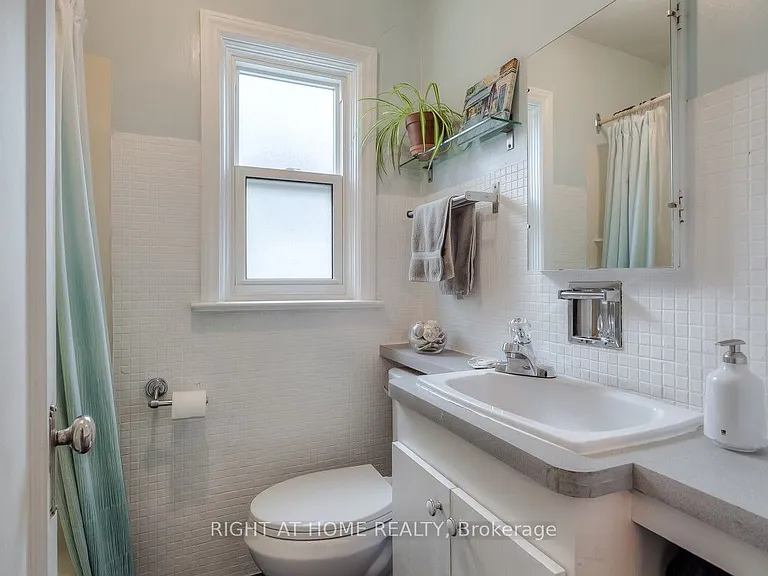 64 Royal York Rd — Photo 16
