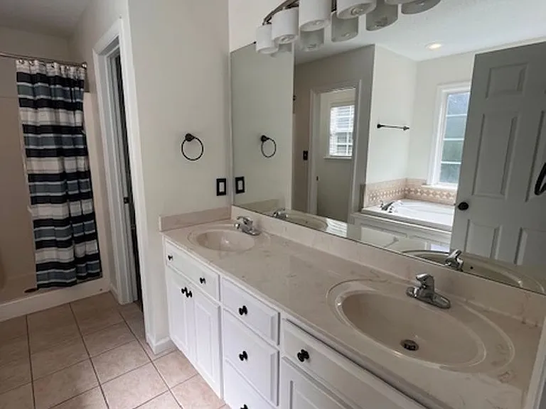 4077 Huntley Dr — Photo 7