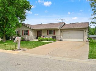 8051 Kalb Ridge St, Peosta, IA 52068