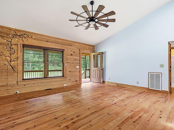 5th image of 200 Sleepy Hollow Rd