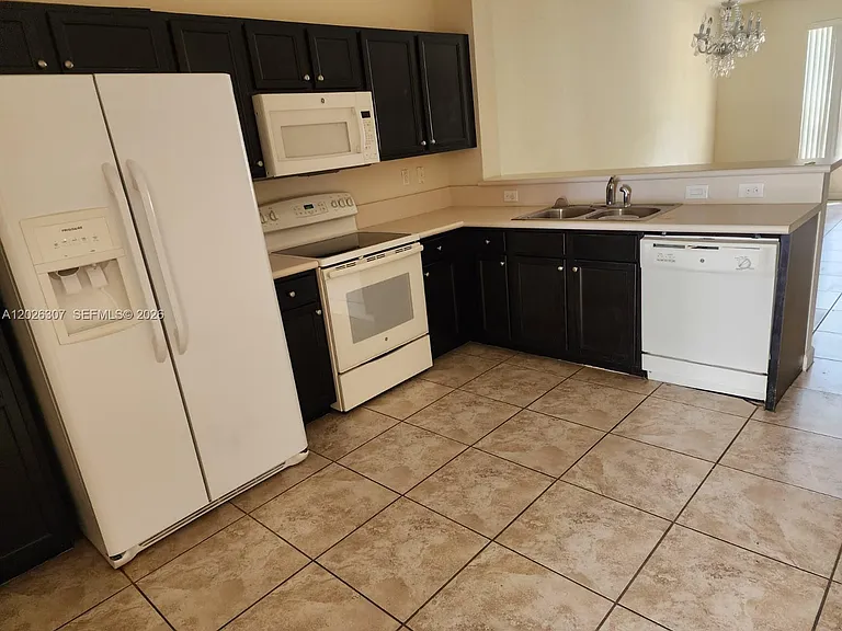 17009 SW 94th Ter — Photo 4