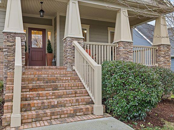 3rd image of 848 Willcrest Dr