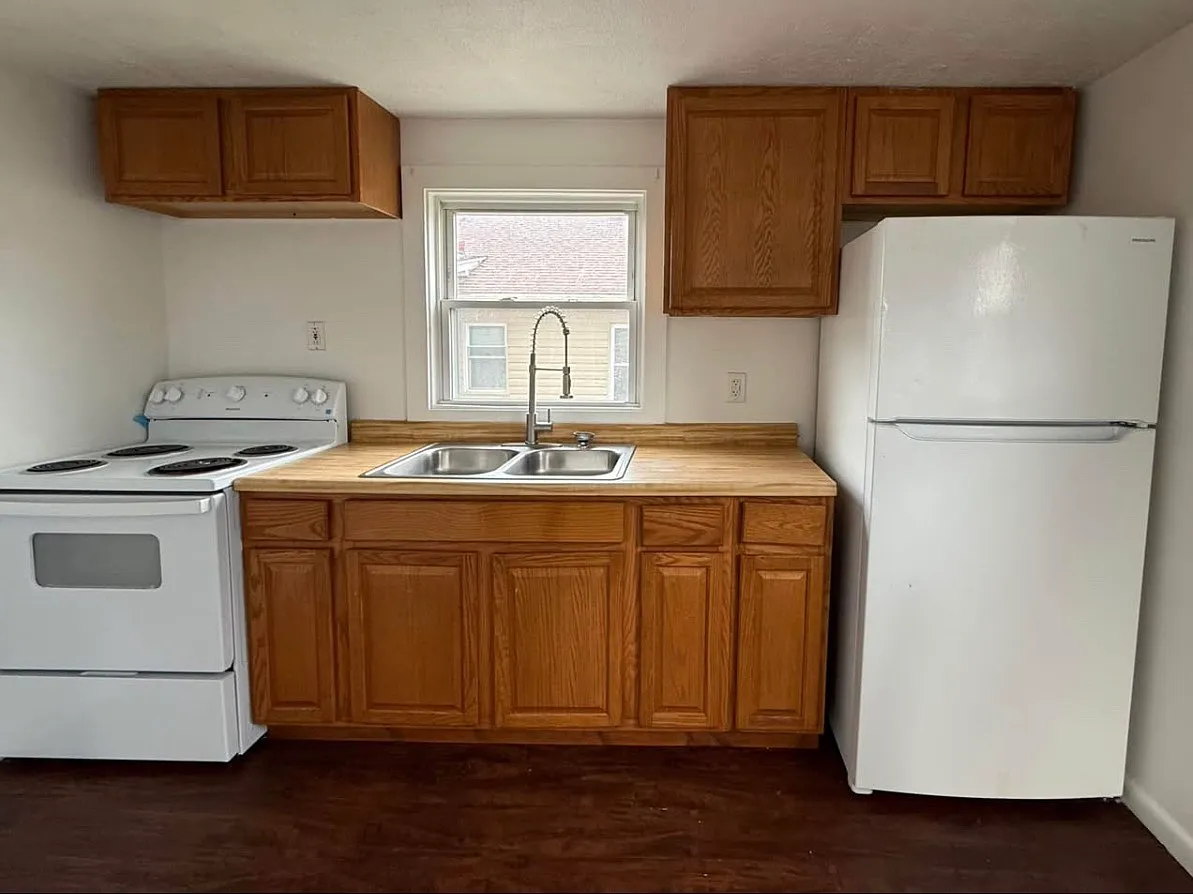 1 bed, 400 sqft, $650 — Photo 2