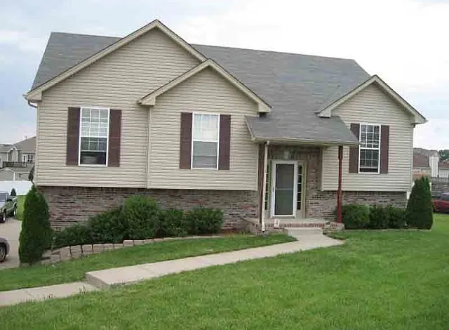 4 bed, 3.0 bath, 2235 sqft, $2,050 — Photo 1