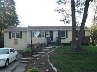 131 Viceroy Rd, Warwick, RI 02886