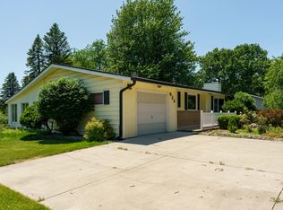 625 Lakeview Rd, Paw Paw, MI 49079