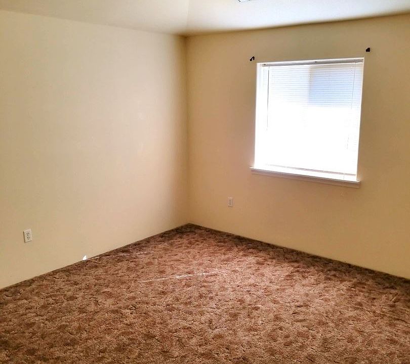 2nd image of 1398 Willow Ln