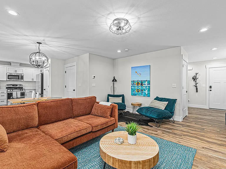 1020 2nd Ave — Photo 4