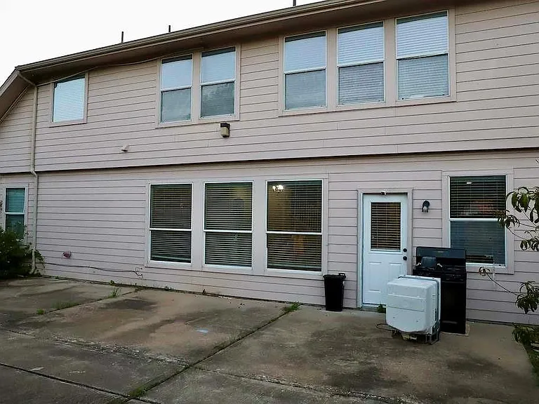 7407 Saxon Hill Ln — Photo 2