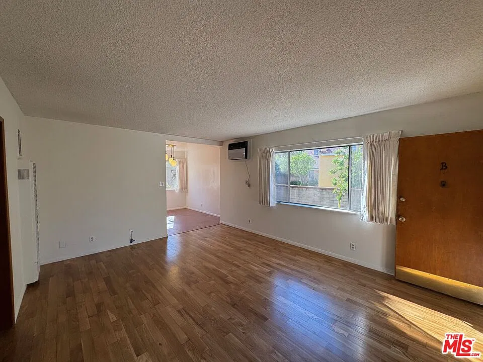 2 bed, 1.0 bath, 932 sqft, $3,020 — Photo 1