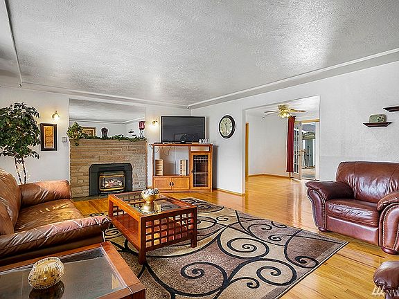 4th image of 1115 99th St E