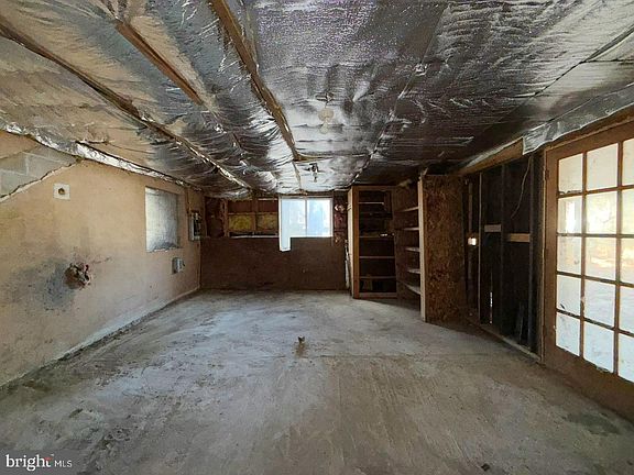 15th image of 1709 Emerson Ave