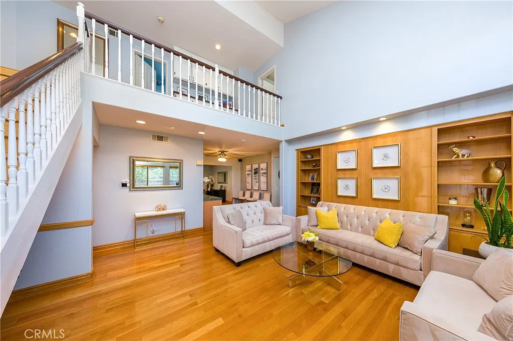 4 bed, 2692 sqft, $4,950 — Photo 3