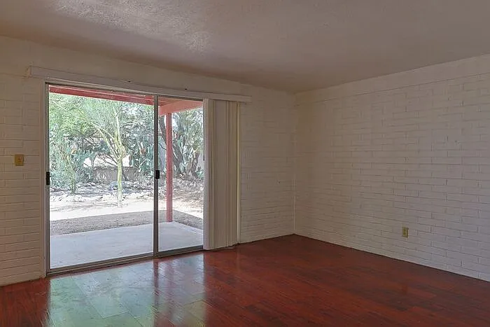 618 N Medford Dr — Photo 12