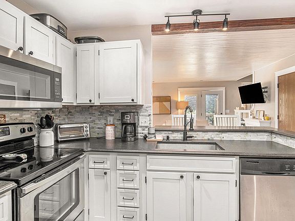 5th image of 1628 Golden Ln #25