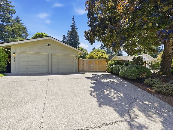 4th image of 1761 Russet Dr