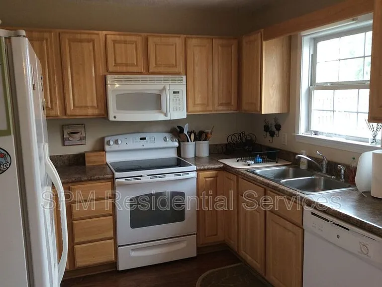 321 Rose Bud Ln — Photo 6