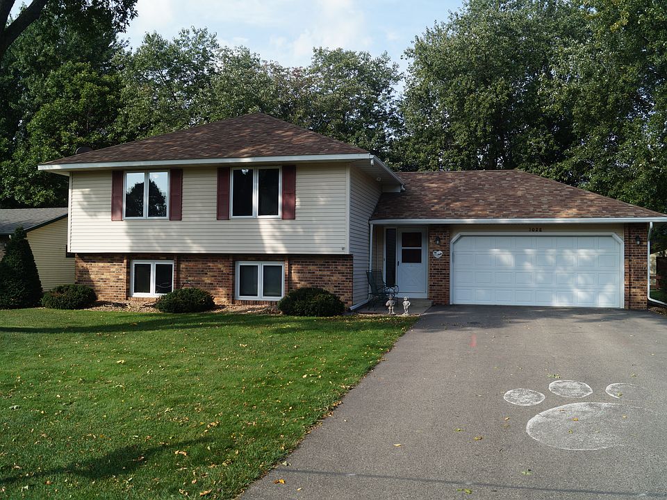 1st image of 1028 Naumkeag St S