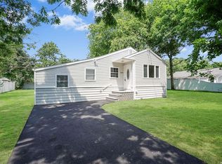 1230 Fairbanks Ave, Bay Shore, NY 11706