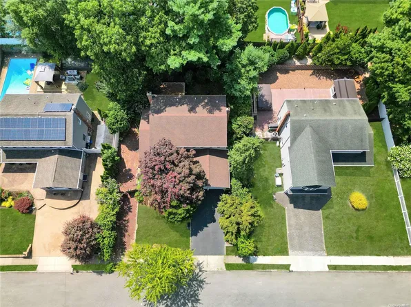 28 Birch Street, Lake Grove, NY 11755