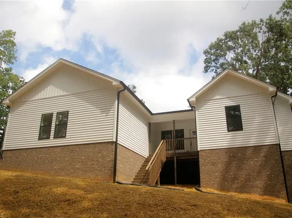 104 Oakwood Trail Rd, King, NC 27021