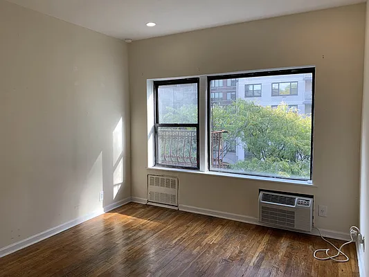 Rented by Salon Realty Corp | media 6