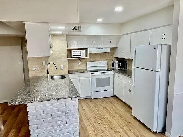 3 bed, 2.0 bath, 1260 sqft, $1,850 — Photo 2