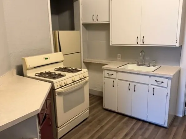 215 1/2 East 5th Street Apartments, 215 1/2 E 5th St #210, Waterloo, IA 50703