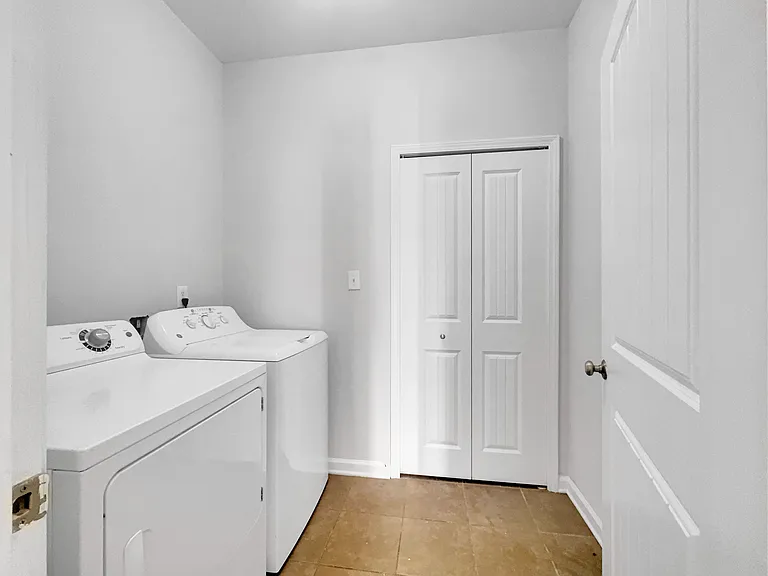 411 Promenade Dr SW — Photo 10