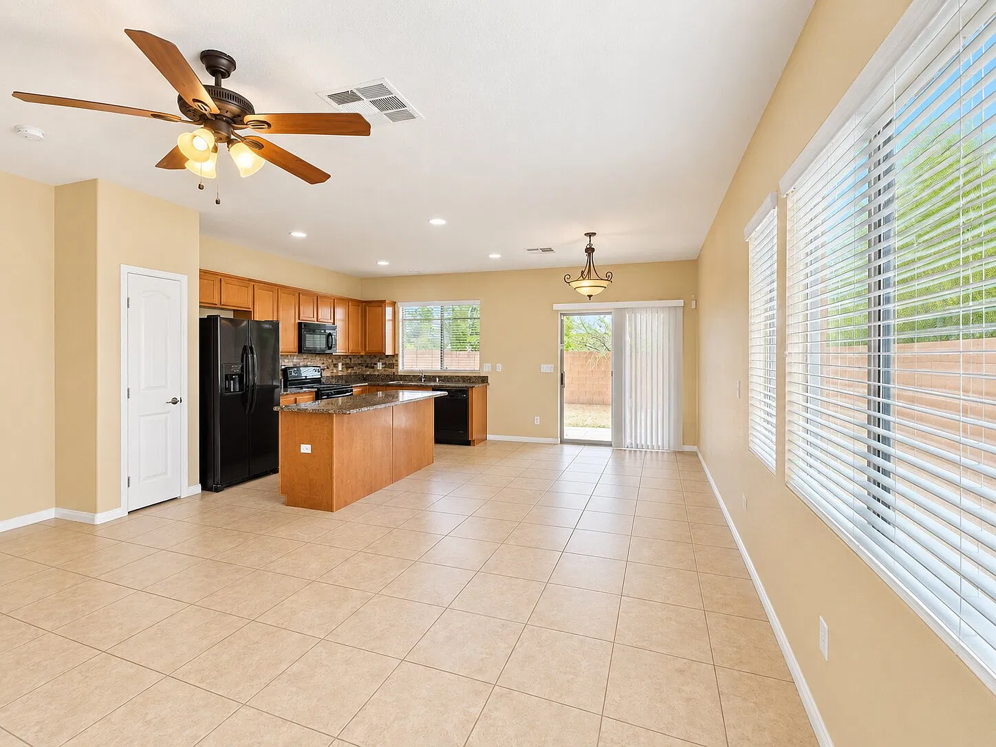 3 bed, 1371 sqft, $1,895 — Photo 3