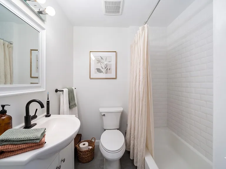 232 Willow Ave #3R — Photo 8