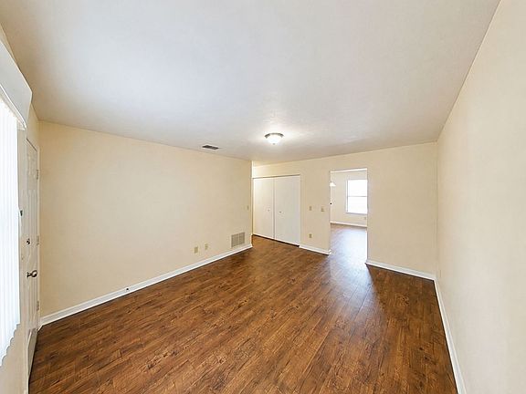 2nd image of 510 SE 11th St APT A
