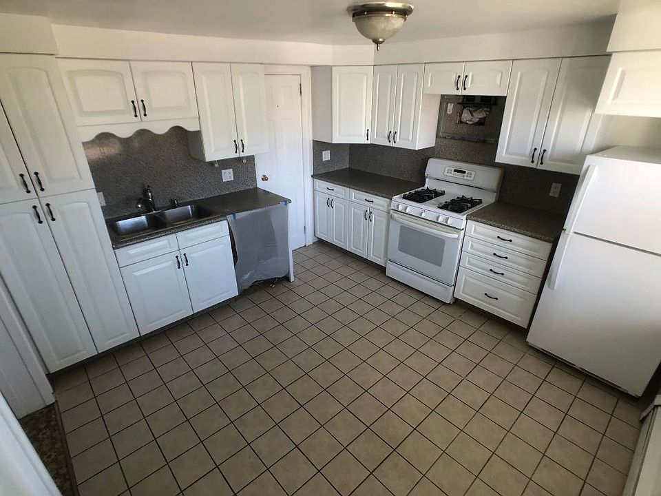 1st image of 220 Park Ave Floor 1