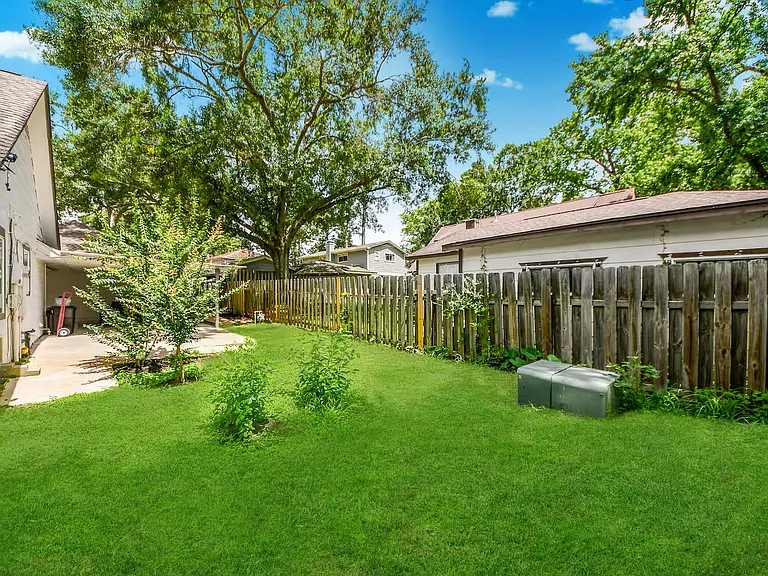 611 Sycamore Dr — Photo 29