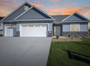 106 Fairway St, Zumbrota, MN 55992