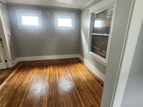 4th image of 11 Willow St