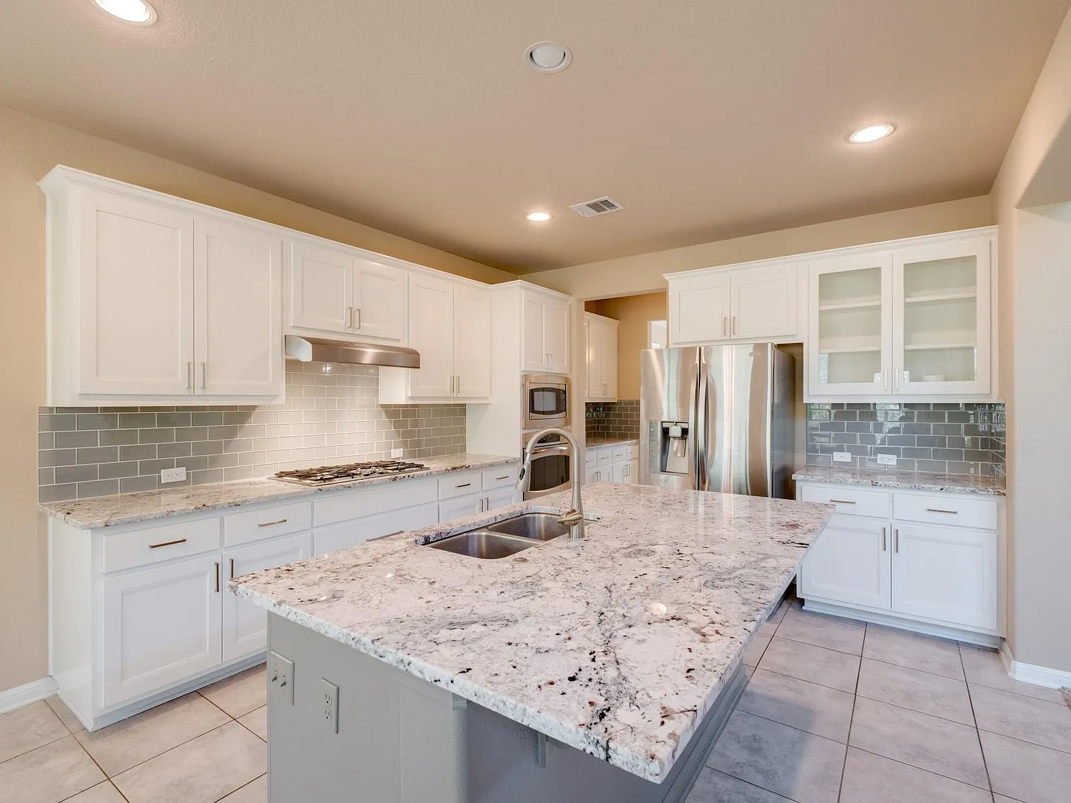 4 bed, 2.5 bath, 2732 sqft, $3,495 — Photo 3