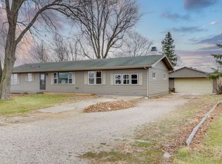 10933 Melton Dr, Bloomington, IL 61705