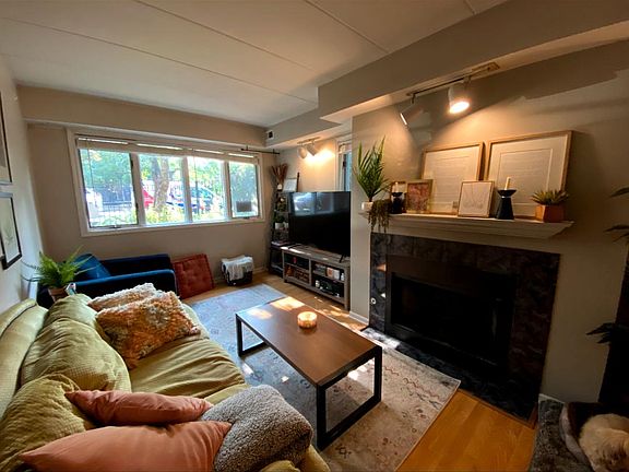 2nd image of 1845 N Sheffield Ave #1