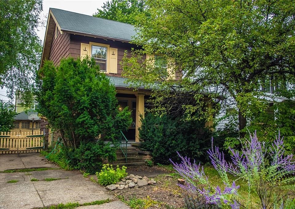 1st image of 2070 Carabel Ave