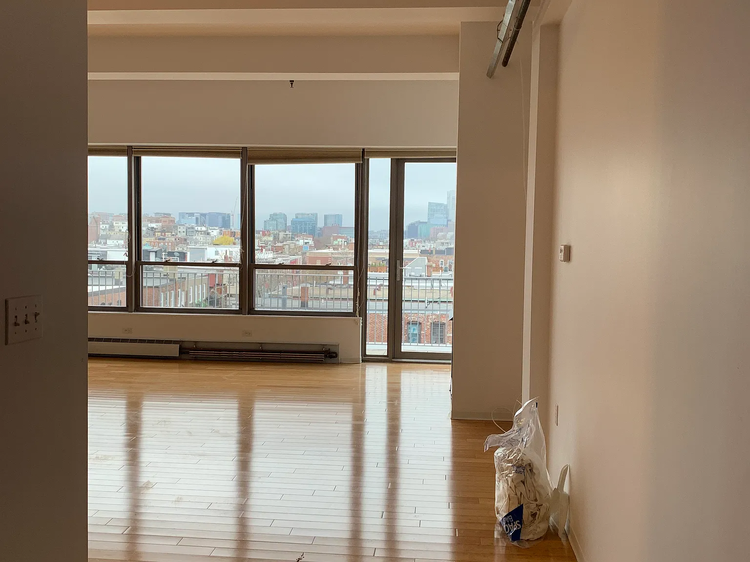 1 bed, 997 sqft, $3,350 — Photo 3