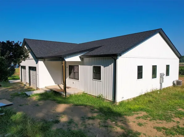 1648 Freeport Rd, North East, PA 16428