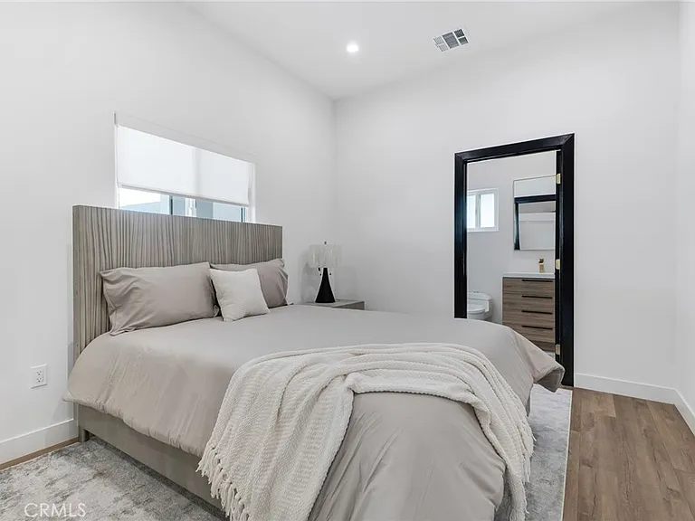 6208 Beeman Ave — Photo 14