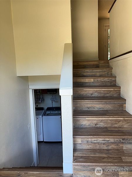 2nd image of 4883 Laura Lane SE