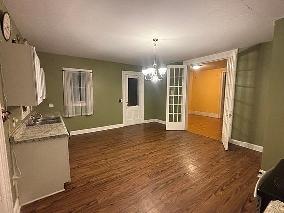 5th image of 122 Cuyler St APT 1