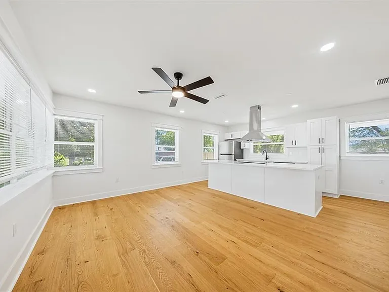 1827 Fernando Dr — Photo 9