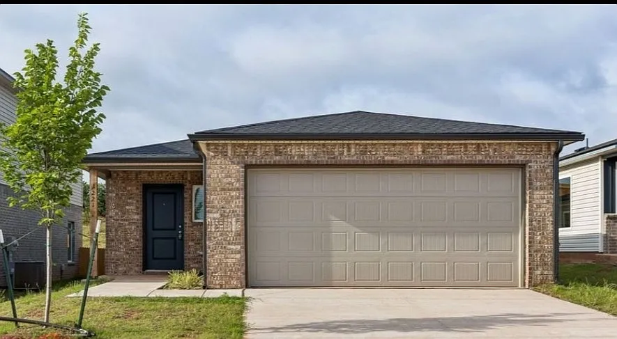 1221 Colt Dr — Photo 1