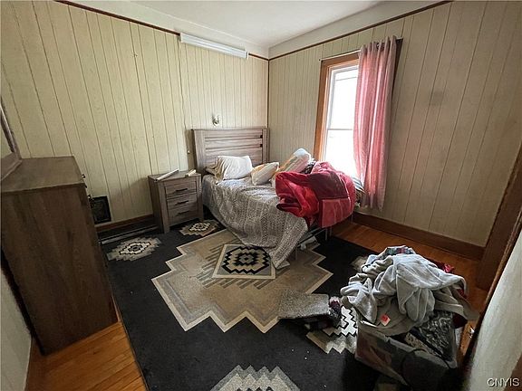 2nd image of 409 Douglas St